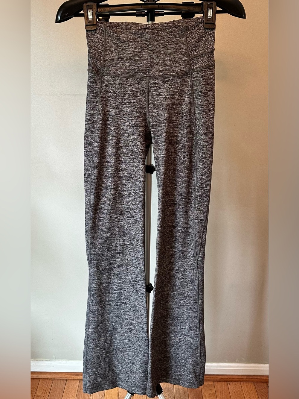 Lululemon Groove High Rise Flare Leggings Women 4 Grey Yoga Streetwear